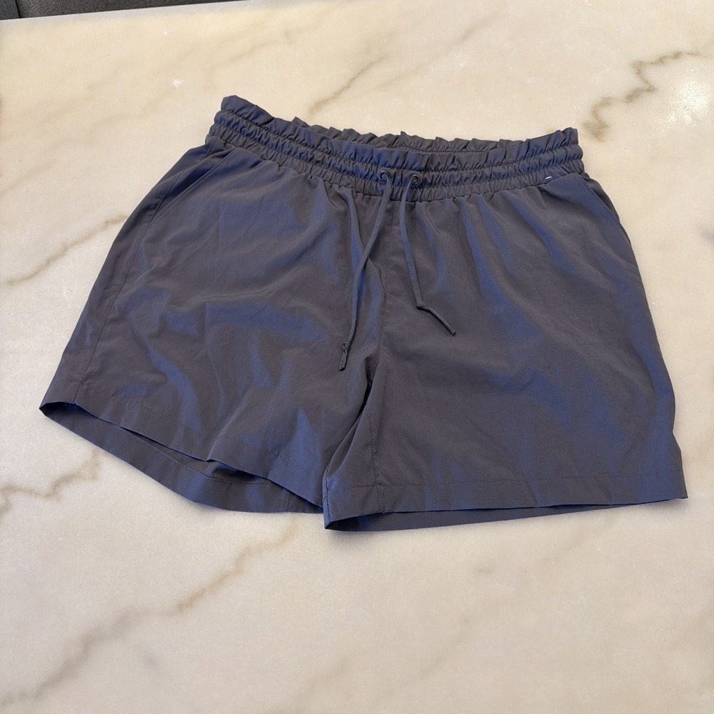 MONDETTA Women's Size L Performance Luxury Gray Athletic Shorts Pockets